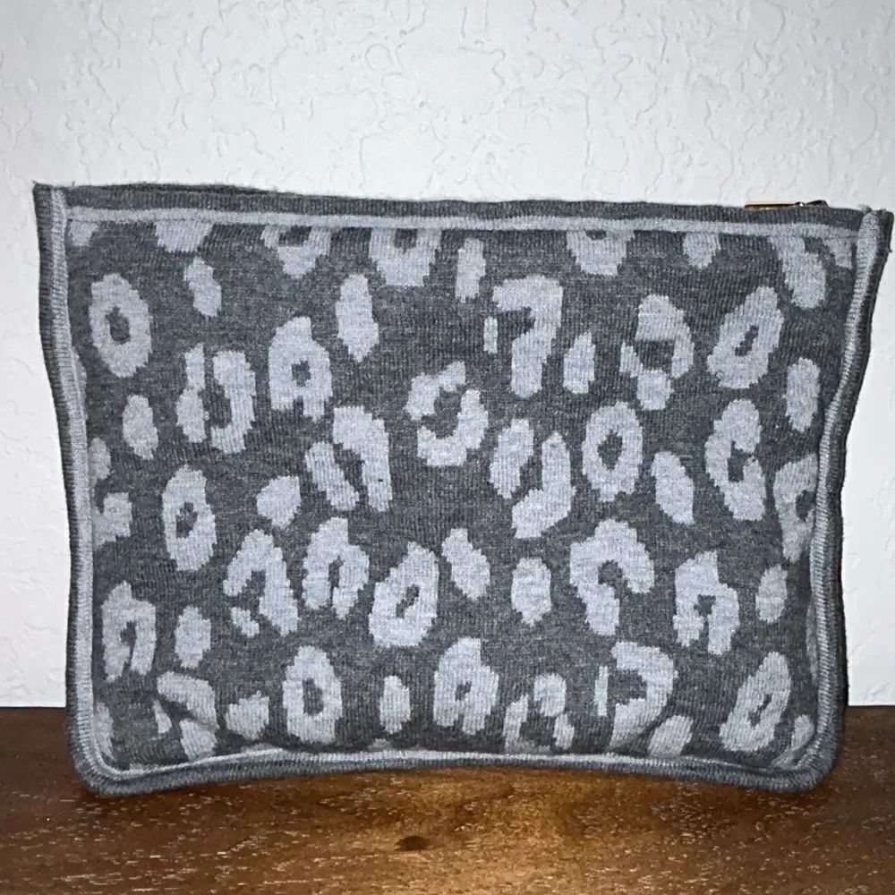 Chico’s Animal Print Wool Blend Zipper Closure Travel Pouch Bag Chicos